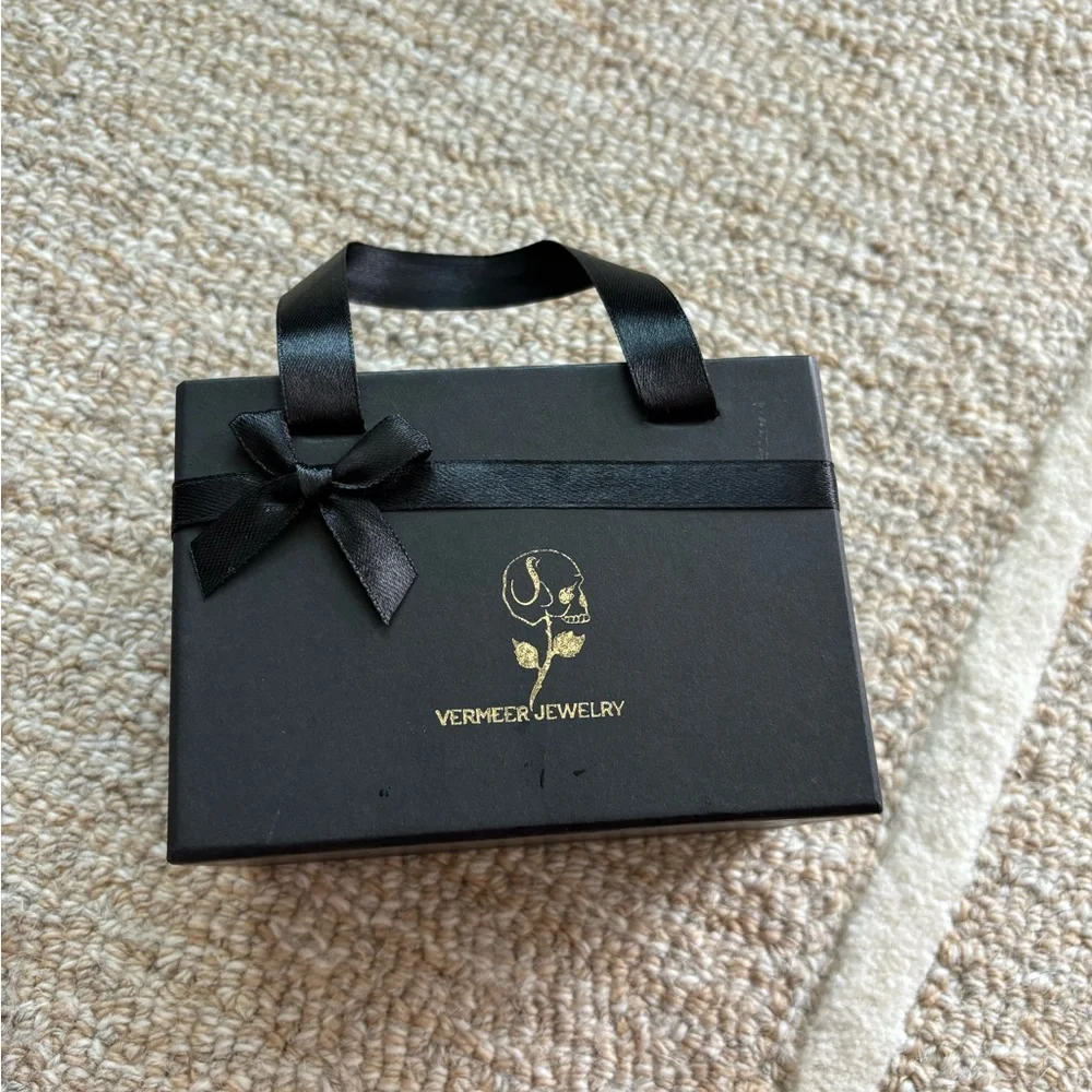 Pearl Skull Ring with box and bracelet - Picture 9 of 14